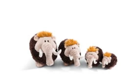 Nici 48072 Mammut Elke Stehend Ca 45cm Stone Age Plüsch Kuscheltier -Nici Gmbh 45307 45308 45309 45310 08 Groessenvergleich 2048x1420 1