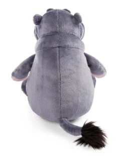 Nici 47980 Nilpferd DJ Nilbert 135cm Sitzend Plüsch Wild Friends GREEN -Nici Gmbh 47975 03 ZA Frei vorl 1633x2048 3