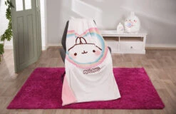 Nici 48229 Kuscheldecke Molang Mit Regenbogenherz 140x175cm Plüsch Kawaii -Nici Gmbh 48229 11 Milieu
