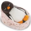 Nici 48356 Pinguin Noshy Schlafend Im Körbchen 12cm Plüsch Winter Friends GREEN -Nici Gmbh 48356 01 HA Frei 2048x1844