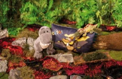 Nici 48814 Dinosaurier Fossily 35cm Liegend Plüsch Kuscheltier Dino GREEN -Nici Gmbh 48810 13 48819 Milieu 2048x1331 5